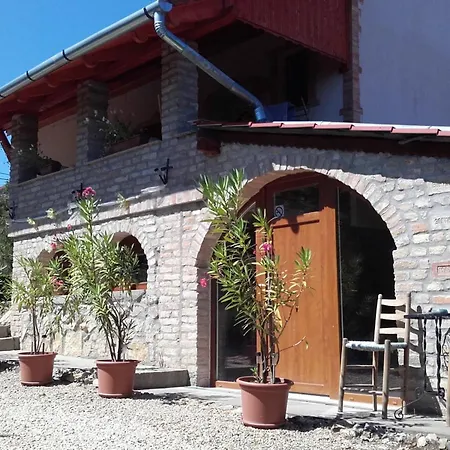 Hagyományőrző és Múltidéző Porta Apartman *