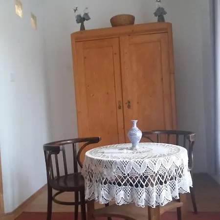 Hagyományőrző és Múltidéző Porta Apartman