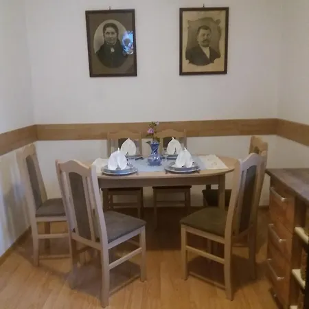 Hagyományőrző és Múltidéző Porta *