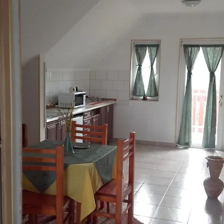 Hagyományőrző és Múltidéző Porta *