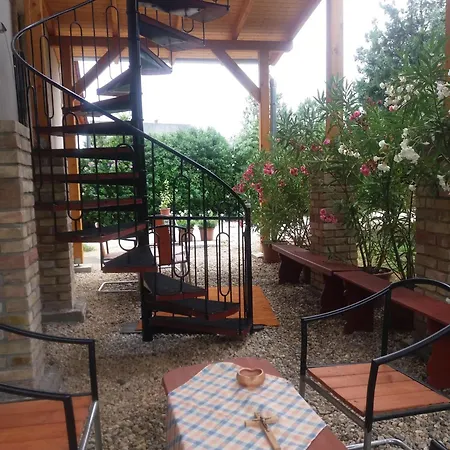 Hagyományőrző és Múltidéző Porta Apartman