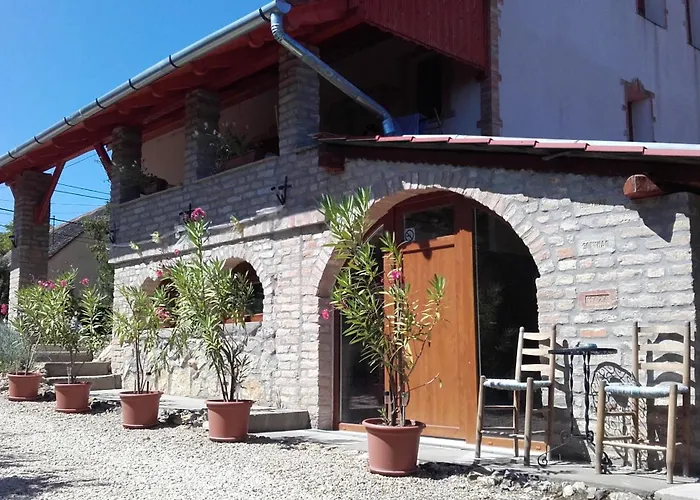 Hagyomanyorzo Es Multidezo Porta Appartement *