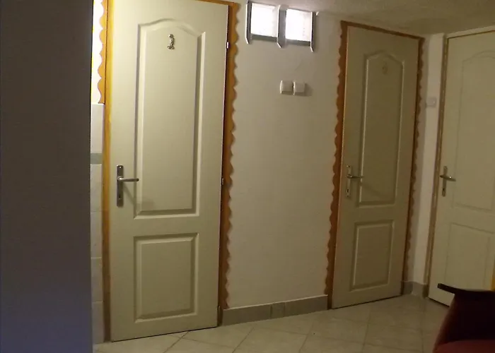아파트 Hagyomanyorzo Es Multidezo Porta *